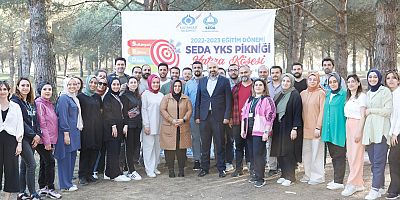 Sultangazi Belediyesi Eğitime Destek Akademisi’nde (SEDA) aldıkları eğitimle YKS’ye hazırlanan
öğrenciler
