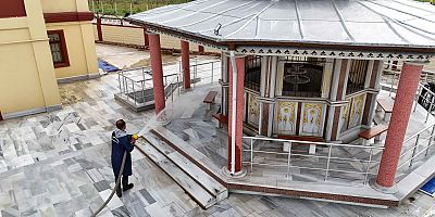 Silivri Belediyesi bayram öncesi cami temizliği gerçekleştirdi
