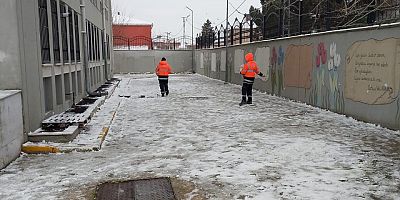 Silivri Belediyesi Ekipleri Kar ve Buzlanmaya Karşı Sahada