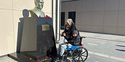 Silivri Belediyesi Engelli ve Yaşlı Koordinasyon Merkezi Atatürk'ü Karanfillerle Andı