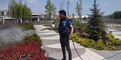 Silivri Belediyesi Park ve Sosyal Tesislerde Düzenli İlaçlama Çalışması Yürütüyor