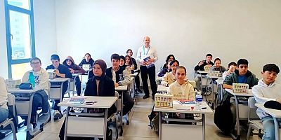 Silivri Eğitim Akademisi’nde Sınav Heyecanı Sürüyor: Öğrencilere 23 Nisan’da Kitap Sürprizi