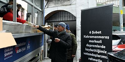 Şişli Belediyesi, 6 Şubat depremlerinin 2’nci yıl dönümünde, hayatını kaybedenler için helva dağıttı.