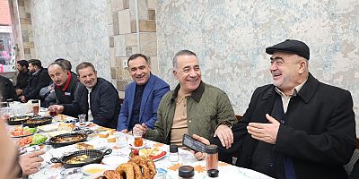 Soğuk Havaya Rağmen Sahada: Başkan Dursun’dan Esnafla Kahvaltı Geleneği