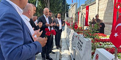 Süleyman Soylu, 15 Temmuz'da Edirnekapı Şehitliği'nde Aziz Şehitlerin Kabirlerini Ziyaret Etti