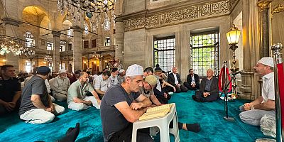 Süleyman Soylu, 15 Temmuz Şehitleri İçin Eyüp Sultan Camii'ndeki Mevlid Programına Katıldı