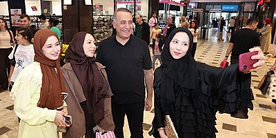 Sultangazi Belediye Başkanı Abdurrahman Dursun’dan Sultan Town AVM’de Vatandaş ve Esnaf Buluşması