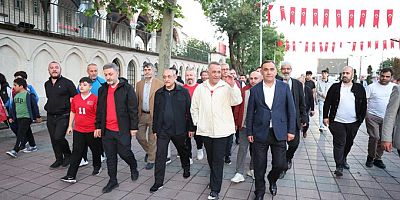 Sultangazi Belediye Başkanı Abdurrahman Dursun Milli Maç Öncesi Sabah Namazında Vatandaşlarla Buluştu