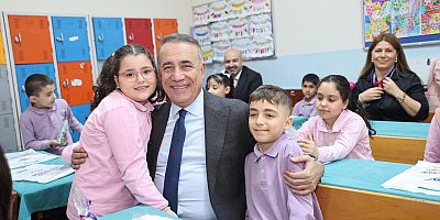 Sultangazi Belediye Başkanı Abdurrahman Dursun Miniklerin Karne Sevincine Ortak Oldu