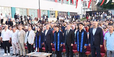 Sultangazi Belediye Başkanı Abdurrahman Dursun, Nuri Pakdil Anadolu Lisesi Mezuniyet Törenine Katıldı