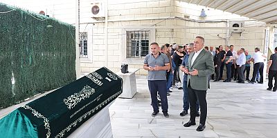 Sultangazi Belediye Başkanı Abdurrahman Dursun, Teyfik Yazıcı’nın Cenaze Törenine Katıldı