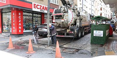 Sultangazi Belediyesi’nden Mazgal ve Yağmur Suyu Kanalı Temizliği