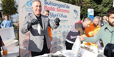 Sultangazi Belediyesi’nden Ücretsiz Balık Dağıtımı! Lüferler Başkan Dursun’dan