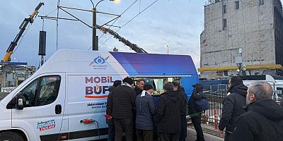 Sultangazi Belediyesi’nden Vicdan Seline Destek: Eminönü Meydanı’nda Mobil Büfe İkramı