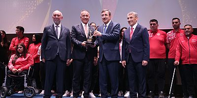 Sultangazi Belediyesi Ödül Alan Tek Belediye Oldu: Başkan Dursun’a Spora Destek Ödülü