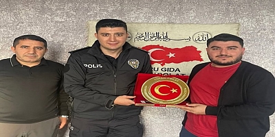 Sultangazi’de anlamlı destek: Cihan Polat’a teşekkür plaketi
