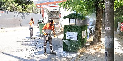 Sultangazi'de Çöp Konteynerleri Düzenli Olarak Yıkanıyor ve Dezenfekte Ediliyor