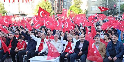 Sultangazi’de Dev Ekranda Milli Maç Heyecanı: Binlerce Vatandaş Tek Yürek Oldu