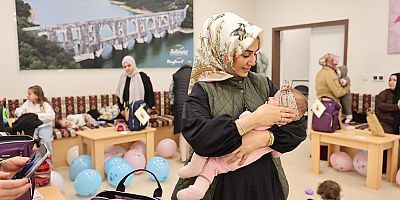 Sultangazi’de “Hoş Geldin Bebek” Buluşması: Başkan Abdurrahman Dursun Ailelerle Bir Araya Geldi