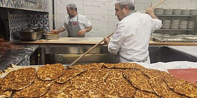 Sultangazi’de Organizasyonlara Lezzet Desteği: Sultan Kasrı Gurme’den Toptan Pide ve Lahmacun Atağı