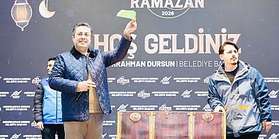 Sultangazi’de Ramazan Çadırında Çocuklara Hediye Sevinci