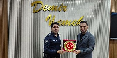 Sultangazi  Emniyet Müdürlüğü’nden Demir Yemek Ailesine Teşekkür Plaketi