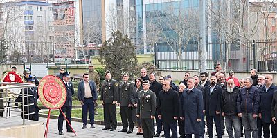 Sultangazi Hükümet Konağı’nda Çelenk Sunma Töreni Gerçekleştirildi