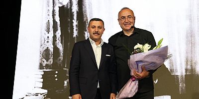 SUNAY AKIN CUMHURİYET’İN ZORLU YOLUNU ANLATTI