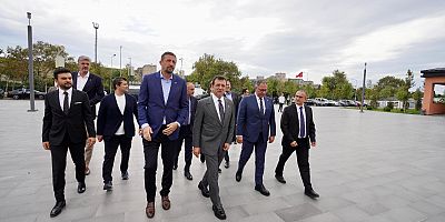 TBF BAŞKANI TÜRKOĞLU İLE BİRLİKTE BASKETBOL GELİŞİM MERKEZİ’Nİ GEZDİ