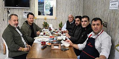 Türk Halk Müziğinin Efsanesi İbrahim Ocak’tan Dostluk Sofrası!