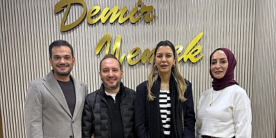 Türker Akıncı ve Fulya Öztürk, Demir Yemek Yönetim Kurulu Başkanı Cemal Demir’i makamında ziyaret etti.