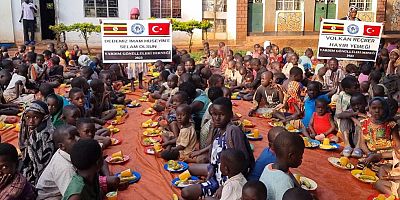 Ünlü iş İnsanı  Volkan Reçber, Uganda'da yetimlere Hz. Fatıma Zehra’nın hayrına yemeği verdi