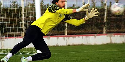 Yeni Malatyaspor kalecisi Ahmet Eyüp Türkaslan, enkaz altında hayatını kaybetti