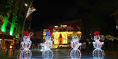 Yeni yıla hazırlanan Beyoğlu’nda kartpostallık görüntüler