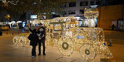 Yeni Yılın En Işıltılı Adresi: Kadıköy
