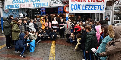 Yüzlerce öğrenci son dersini Türkiye Deniz Canlıları Müzesi’nde yaptı