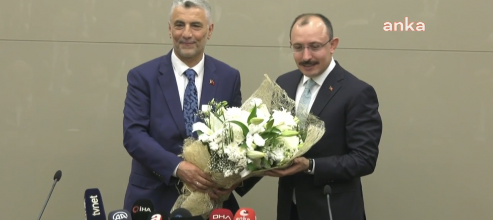 TİCARET BAKANLIĞI’NDA DEVİR TESLİM TÖRENİ… BAKAN ÖMER BOLAT: “TİCARET PİYASASINDA OLUŞAN BAZI OLUMSUZ ETKİLERİ, TORTULARI, AŞIRI FİYAT ARTIŞLARINI TAMAMEN KALDIRMAYA ODAKLANACAĞIZ”