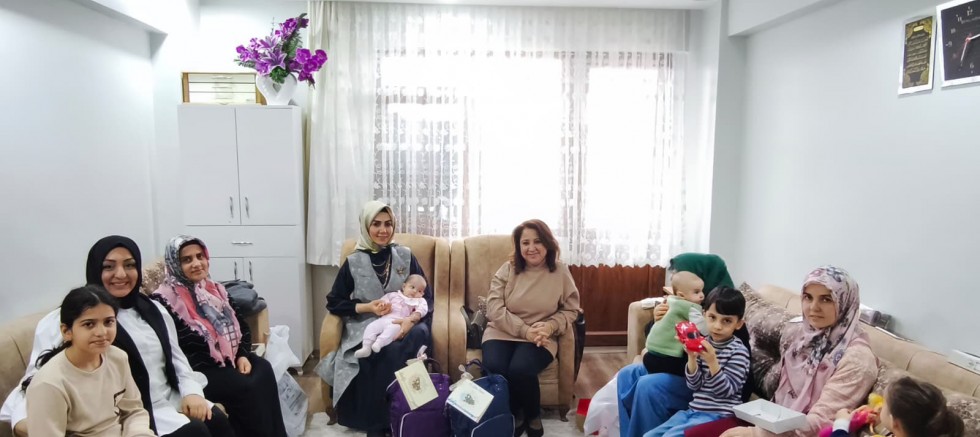 Tuğba Dursun, Esentepe ve 50. Yıl Mahallelerinde Vatandaşlarla Buluştu