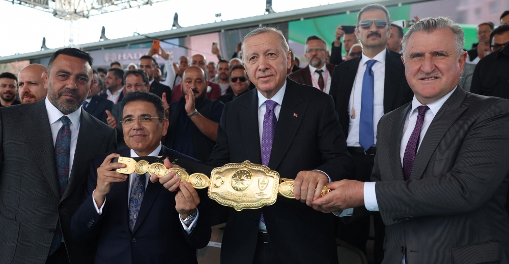 YAĞLI GÜREŞ CUMHURBAŞKANLIĞI KUPASI’NDA BAŞPEHLİVAN ORHAN OKULU OLDU 
