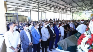 Seyit Ateş, annesini son yolculuğuna uğurladı